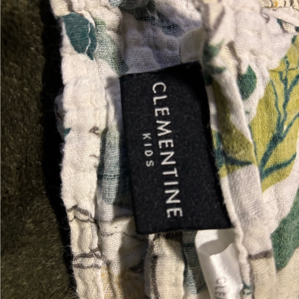 Clementine Kids Baby Swaddling Blanket White with Green Magnolia Print - Picture 3 of 4